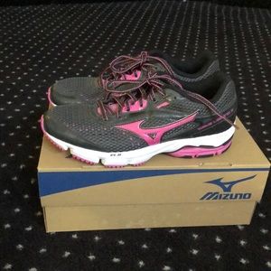 Ladies Mizuno Running Shoes